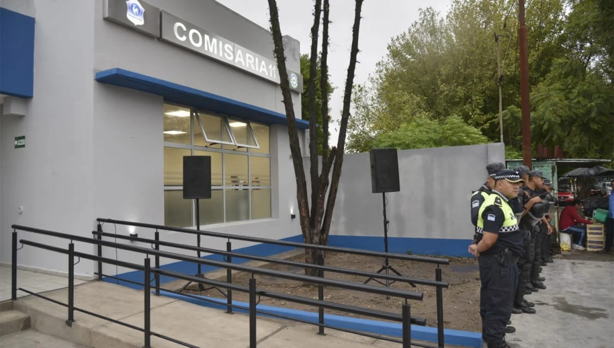 FRENTE AL PARQUE. Las reformas en el edificio de la comisaría 11 fueron inauguradas por el Gobierno en abril de 2023.