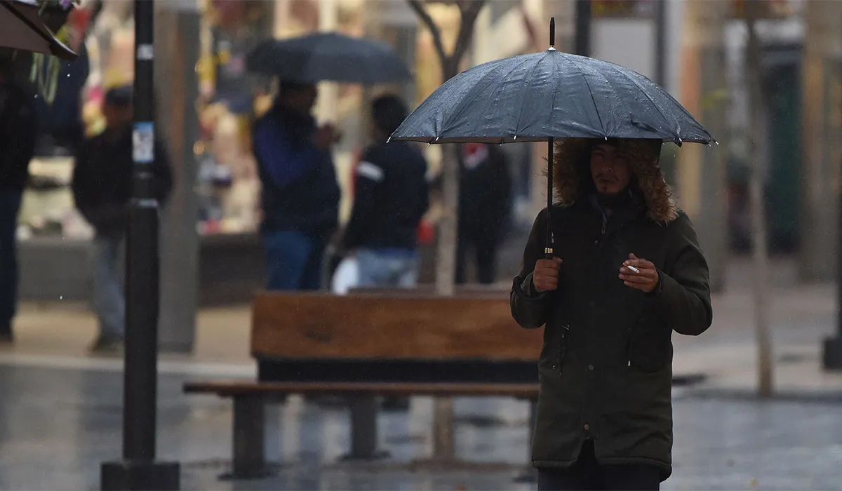 LLUVIAS MATINALES. El SMN anticipa que las precipitaciones terminarían antes del mediodía y que por la tarde el cielo se despejaría. 