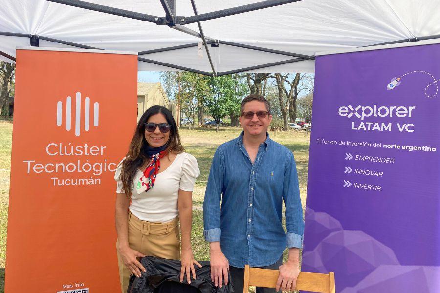 QUÉ SABÉS HACER. Catalina Mamaní y Esteban Assaf en el stand de Explorer Latam VC./VERÓNICA ROBLES, LA GACETA