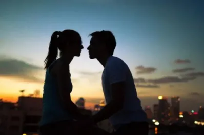 Pebbling: la técnica que promete mantener el amor y salvar tu pareja