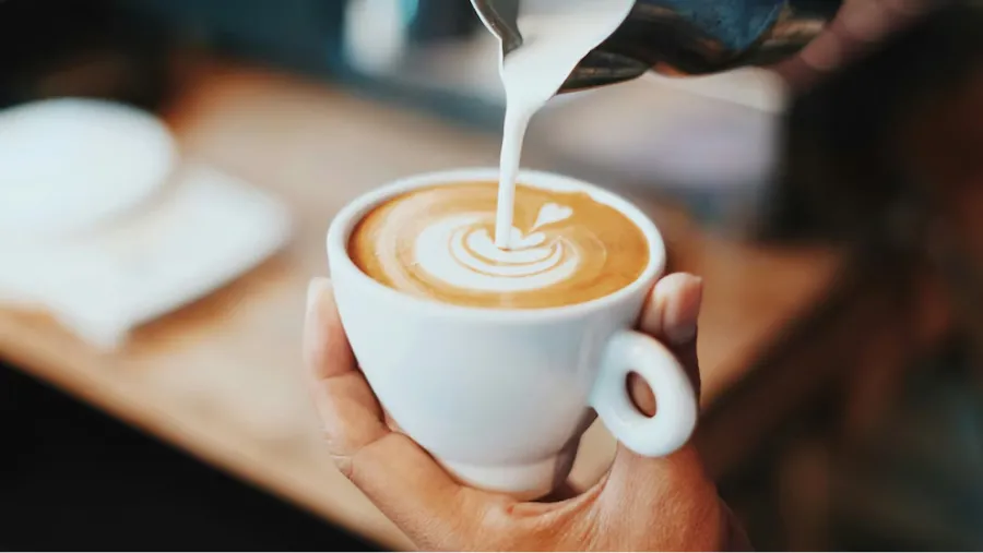 Un estudio reveló que quienes toman cuatro tazas de café al día tienen un 25% menos de riesgo de depresión