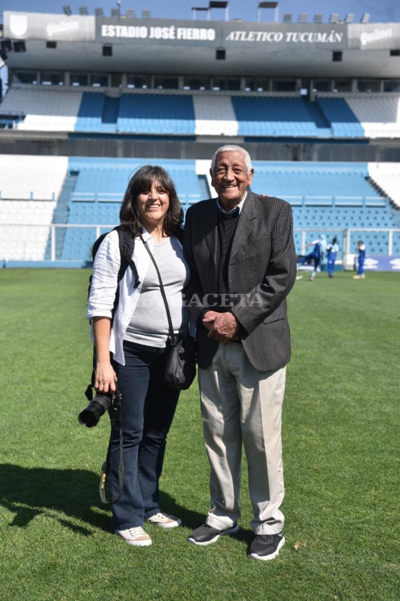 FAMILIA. Estela junto a su papá 