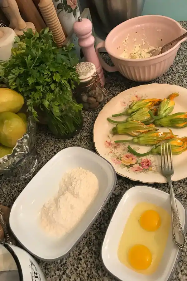 Cómo hacer flores de calabacines rellenas