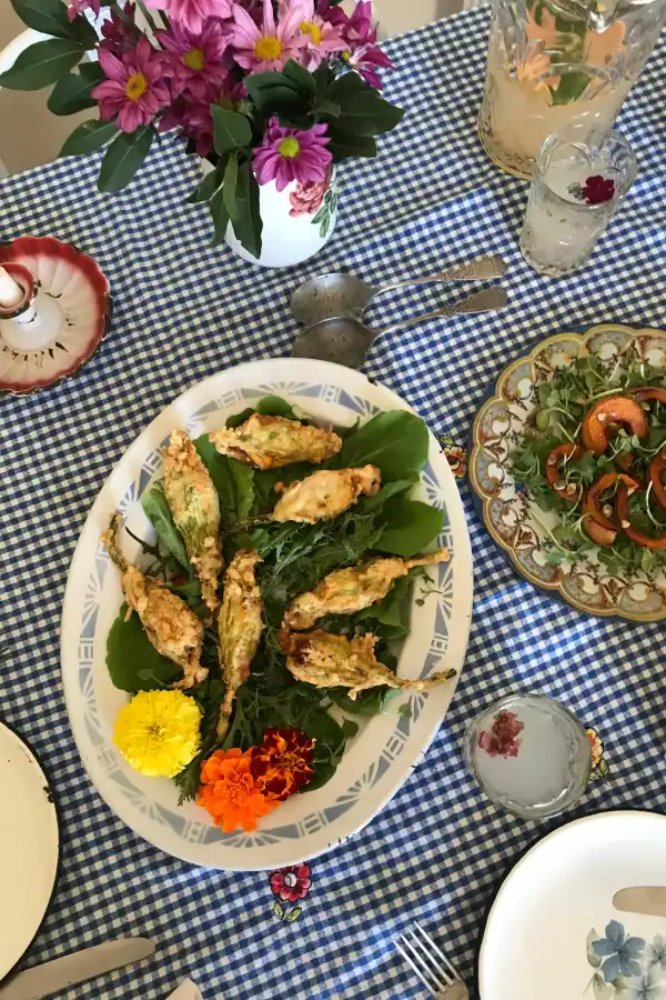 Cómo hacer flores de calabacines rellenas