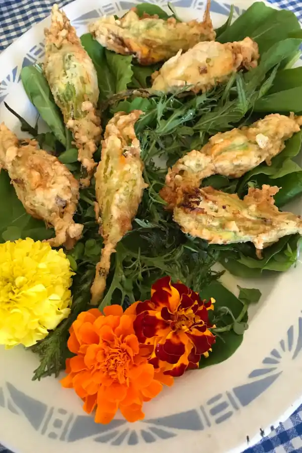 Cómo hacer flores de calabacines rellenas