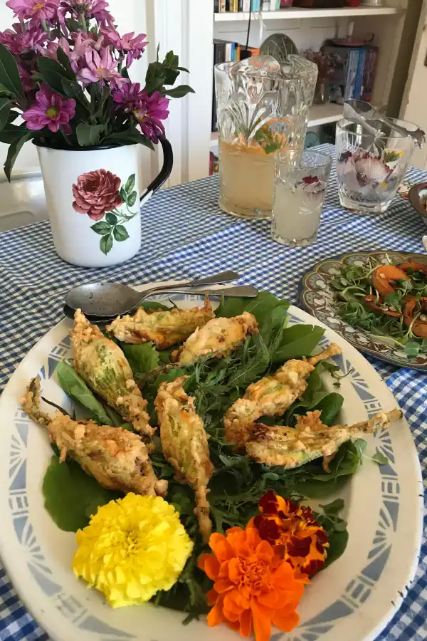 Cómo hacer flores de calabacines rellenas