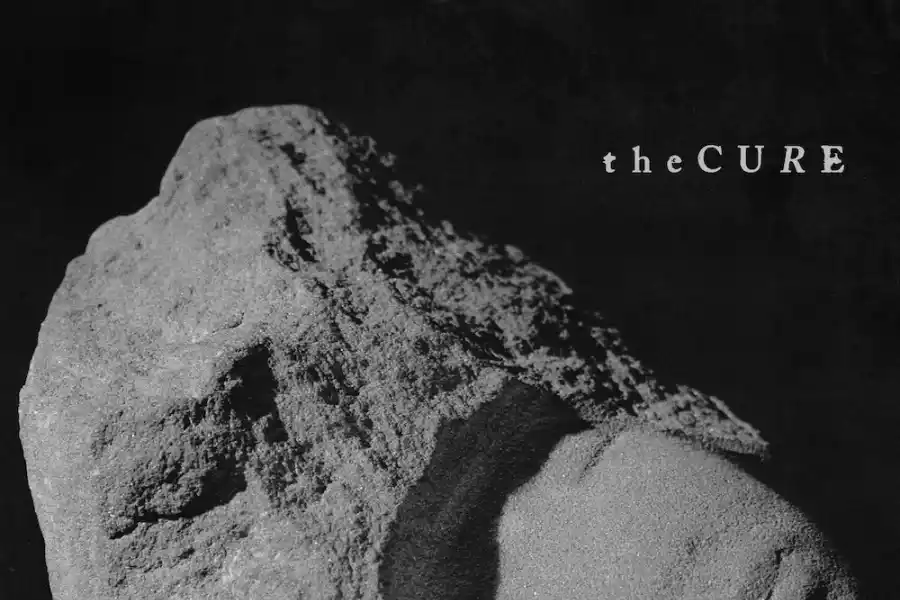 Lo que está sonando: Lali le pega duro al fan de campera negra