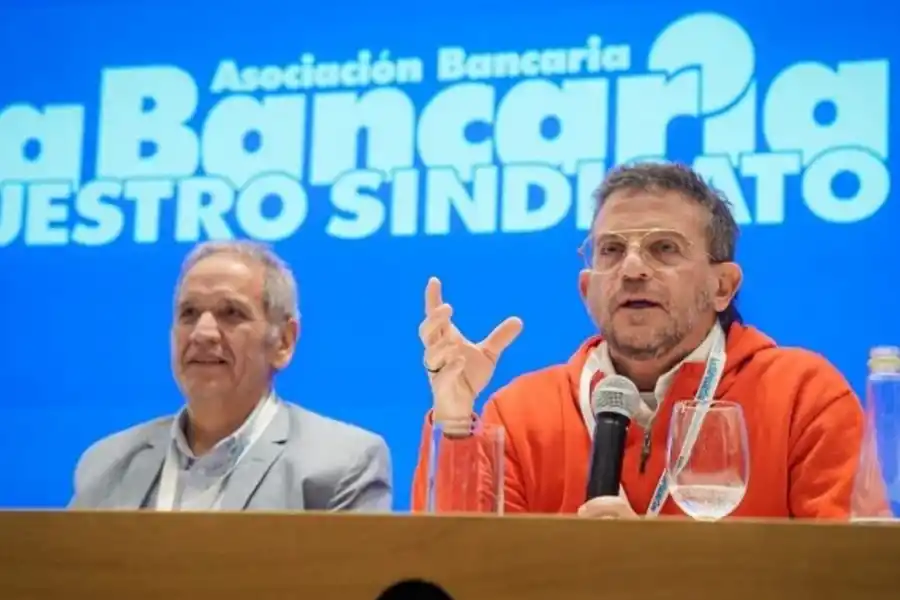 Carlos Cisneros impulsó la reelección de Sergio Palazzo en el Congreso Bancario