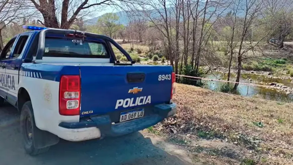 Hallaron el cuerpo de una mujer en el río Cosquín: Estaba golpeada, sin ropa