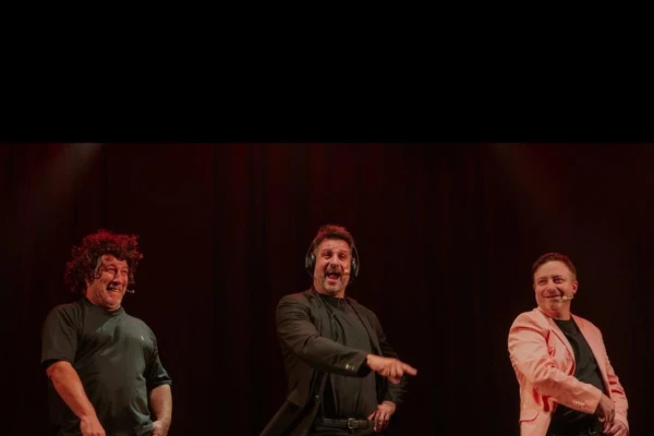 Teatro Mercedes Sosa: hacen reír a carcajadas hasta a los indonesios