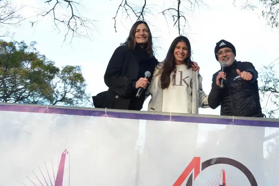 EN OTRO ROL. Durante la Maratón de Buenos Aires, Rossi realizó la conducción junto a otros reconocidos periodistas.