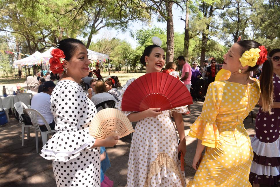 FLAMENCAS. Los atuendos típicos dieron color al evento.