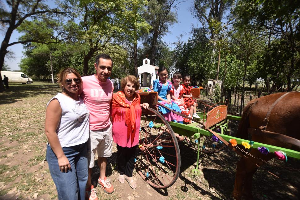 PROTAGONISTA. Carmen Cano, Adriana, Pedro, Amparo, Juana y Helena.