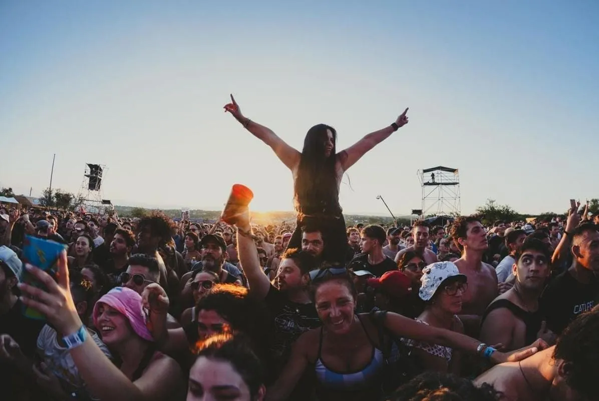 COSQUIN ROCK. El festival de 2025 pondrá en escena a los clásicos del rock con voces emergentes. / INSTAGRAM @cosquinrock