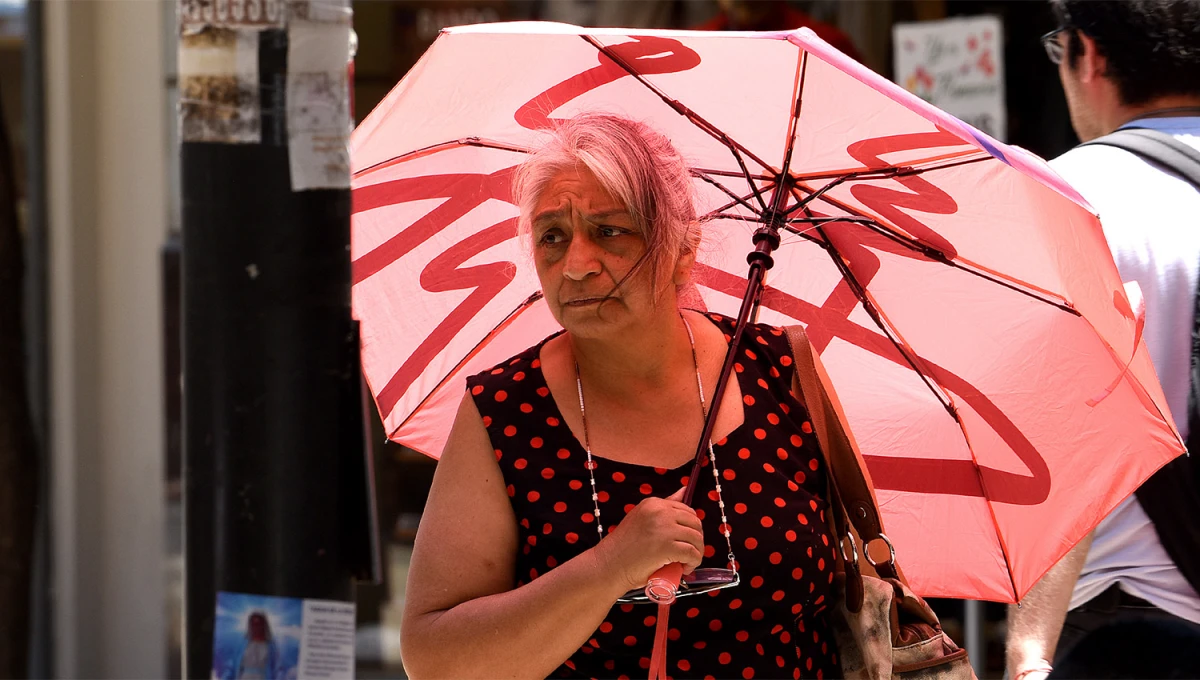 A CUIDARSE. Debido a las temperaturas extremas que se esperan para hoy se recomienda evitar los golpes de calor. 