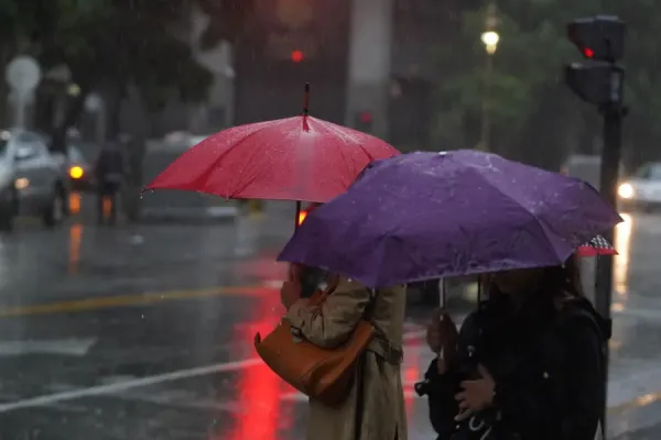 Alerta por tormentas eléctricas y viento zonda: ¿qué provincias arrancan la semana con mal clima?