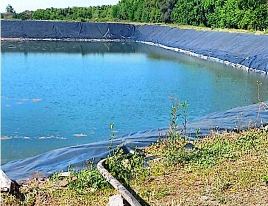 LA LAGUNA. Está en Cebil Redondo. Se ve el caño usado para cargarla