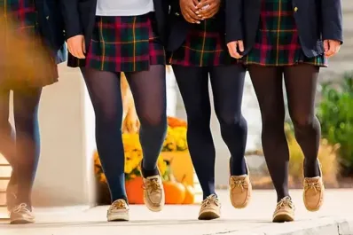 Demasiado cortas: un colegio prohibió las polleras en los uniformes por “exhibiciones indeseables”