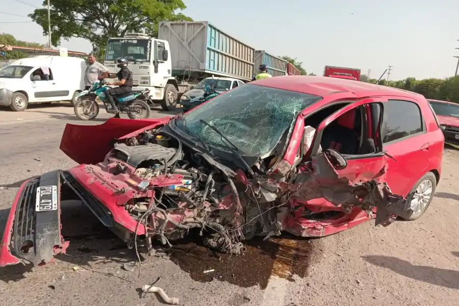 Violento choque en San Andrés: murió un hombre y otro resultó herido