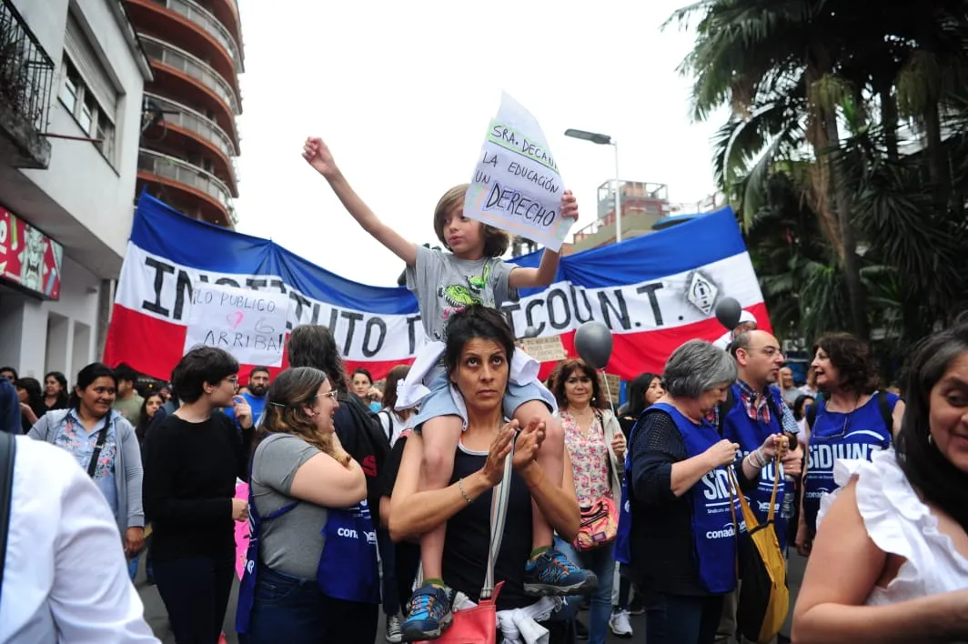 VIDEO. Así se vio la marcha universitaria desde las cámaras de la Municipalidad de San Miguel de Tucumán