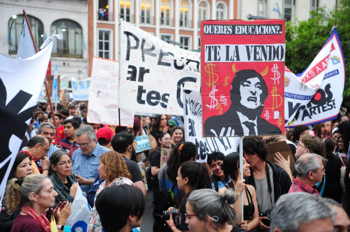 EN VIVO: seguí el minuto a minuto de la marcha universitaria en Tucumán y en el país