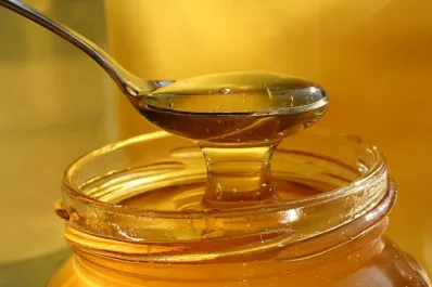 Cuál es la marca de miel de abeja prohibida por la Anmat por estar falsamente rotulada