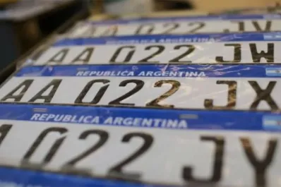 El Gobierno busca proveedores de chapas patente y las motos 0km circulan con permisos provisorios