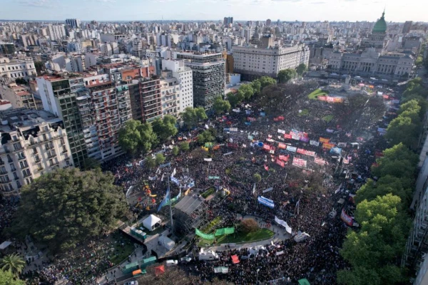 Marcha universitaria: estudiantes reclamaron a Milei “auxilio” financiero