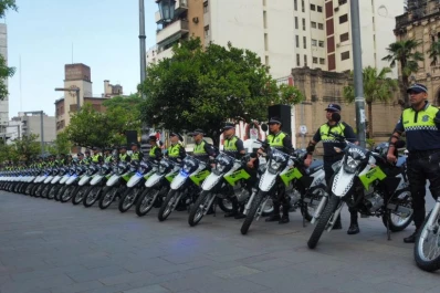 El Gobierno entregó 100 motos nuevas a la Policía