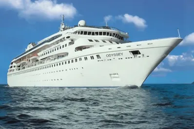 Un crucero que recorre el mundo zarpará tras estar cuatro meses varado en la capital de Irlanda del Norte