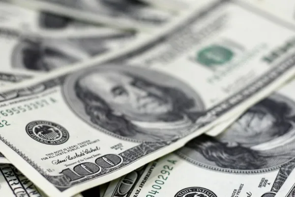 El dólar blue perforó la barrera de los $1.200 y alcanzó el valor más bajo desde mayo