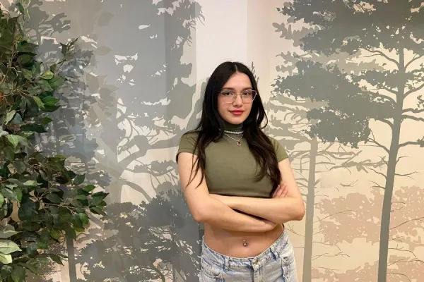 Pese al bullying, siguió sus sueños y a los 16 años fundó su propia organización ambiental