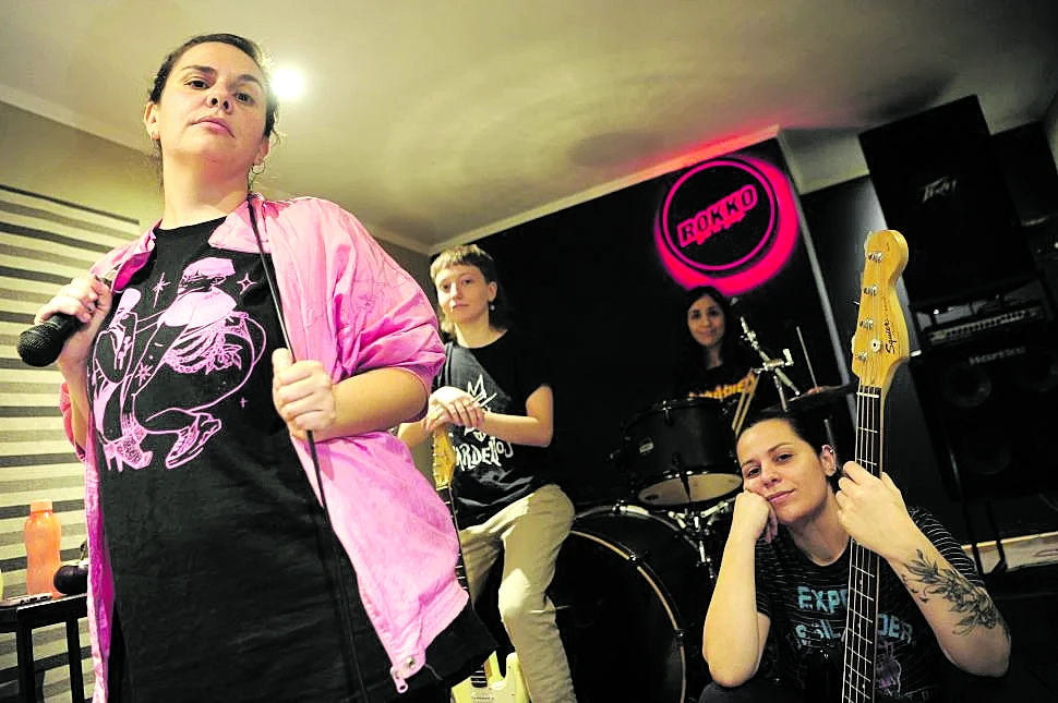 GORDA RESUCITADA. La artista, durante un ensayo con su grupo.