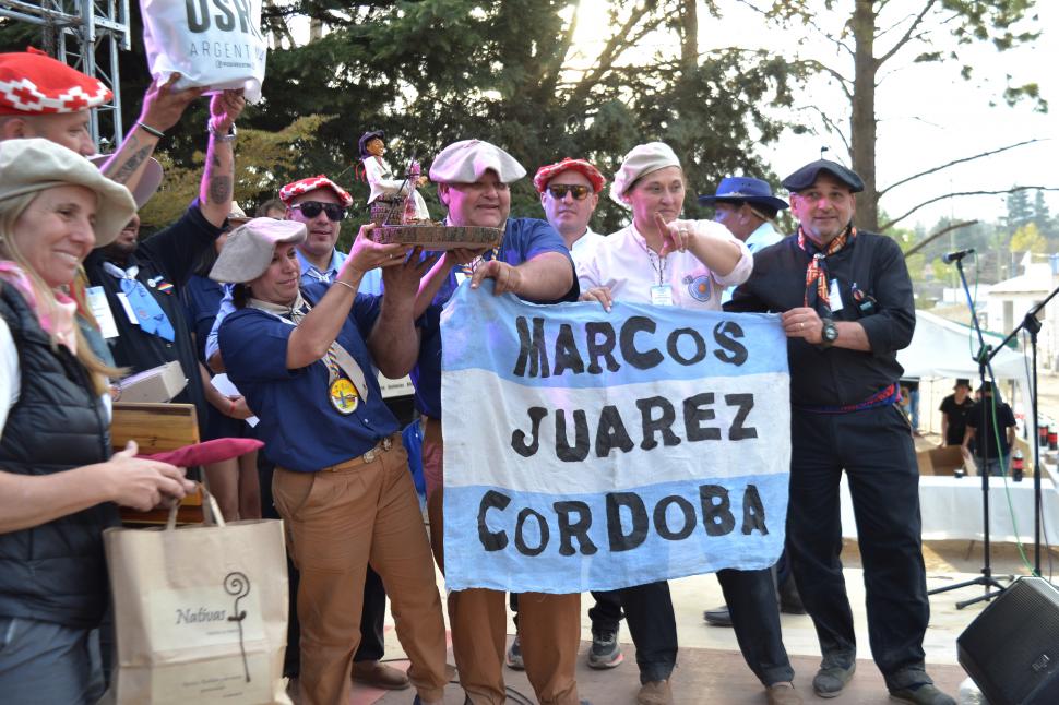 GANADORES. Ërica Tolosa y Eduardo Pérez, de Marcos Juárez.