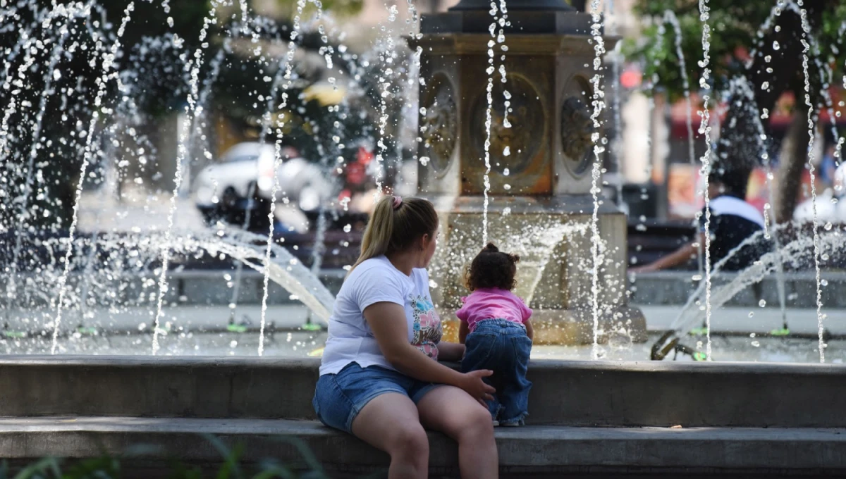 CALUROSO. El pronóstico augura una máxima que rondaría los 32 °C, en una jornada con el cielo mayormente cubierto. 