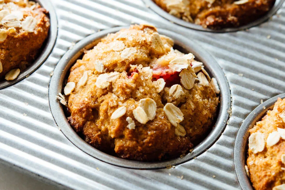 ¿Cómo preparar los muffins de avena y frutilla?