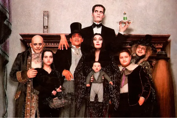 A más de 30 años de la primera película, así se ven hoy los actores de la familia Addams