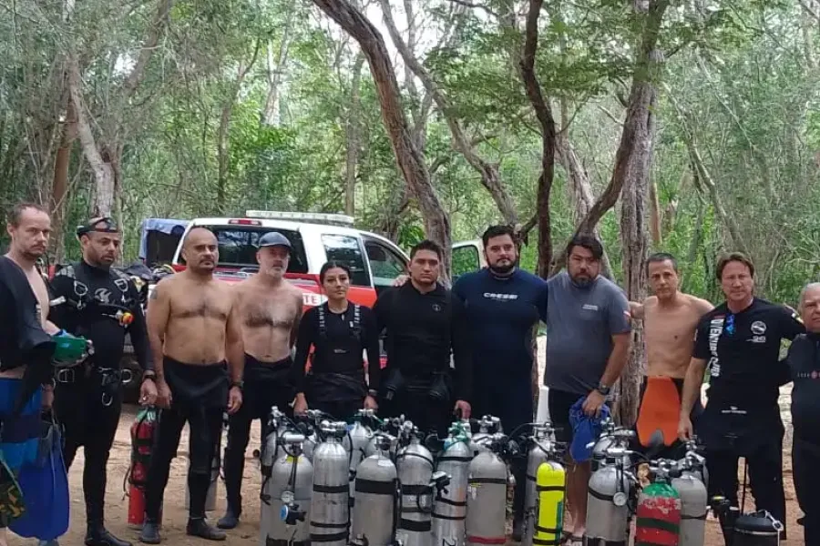 Los buzos que participaron en la búsqueda del argentino desaparecido.