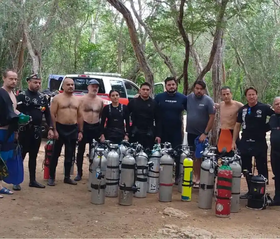 Los buzos que participaron en la búsqueda del argentino desaparecido.