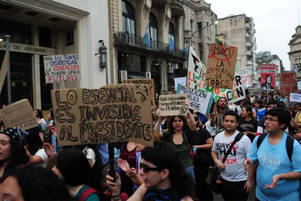 El Gobierno aumentó un 6,8% el sueldo a los docentes universitarios pese a la negativa de los gremios