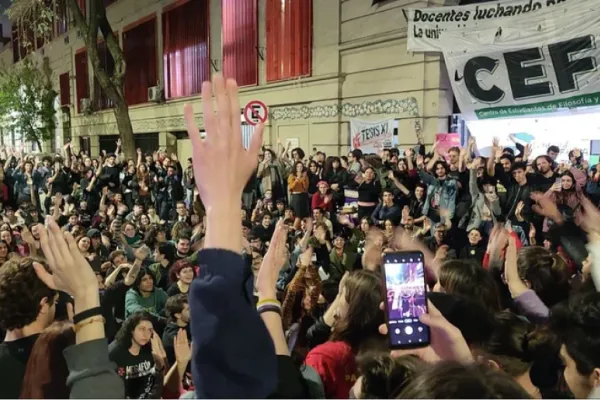 Estudiantes de Filosofía y Psicología de la UBA toman las facultades contra el veto de Milei