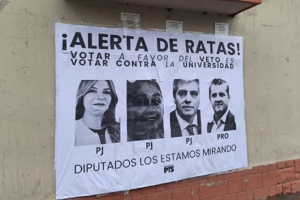En la UNT advierten con afiches: “¡Alerta de ratas! Diputados, los estamos mirando”