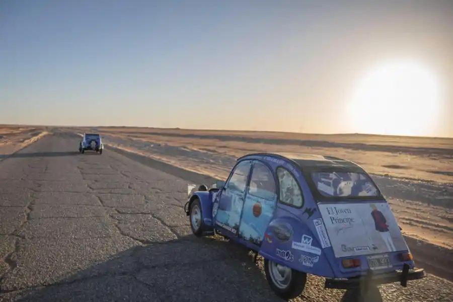 SOLO PARA ELLOS. Los dos Citröen solos en la ruta, durante 2022.