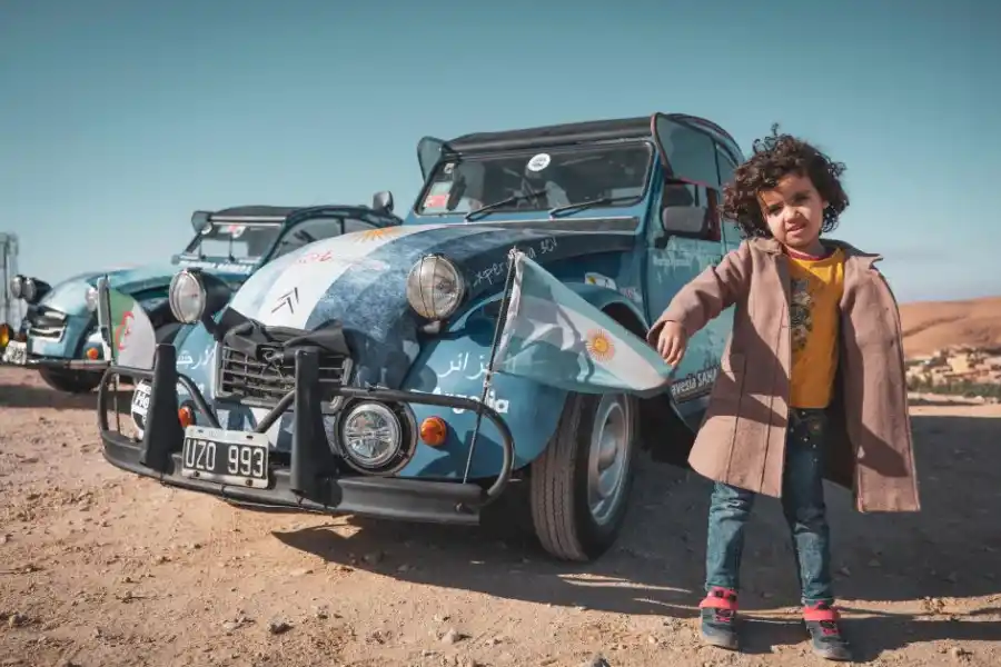 LA BANDERA. Argentina siempre está presente en los viajes de José.