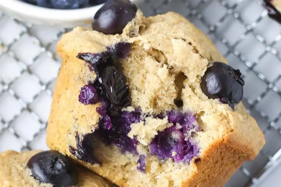 ¿Cómo preparar los muffins de avena y arándanos?