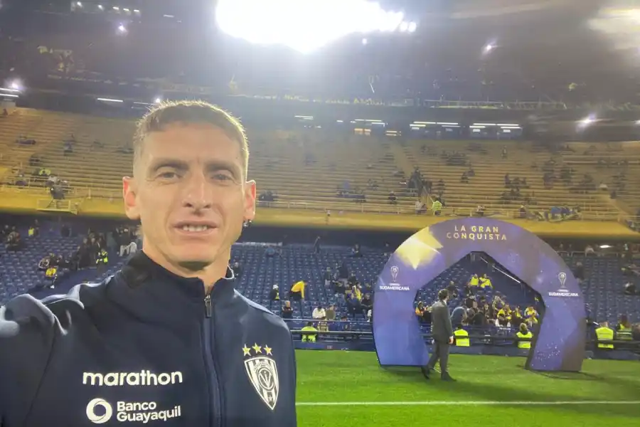 EN LA BOMBONERA. Damián Solís se tomó una fotografía en la previa al duelo contra Boca Juniors, por la Copa Sudamericana.