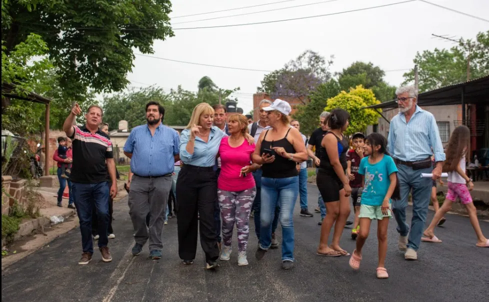 Supervisan obras de pavimentación en el barrio 11 de Marzo. Foto Prensa Municipalidad