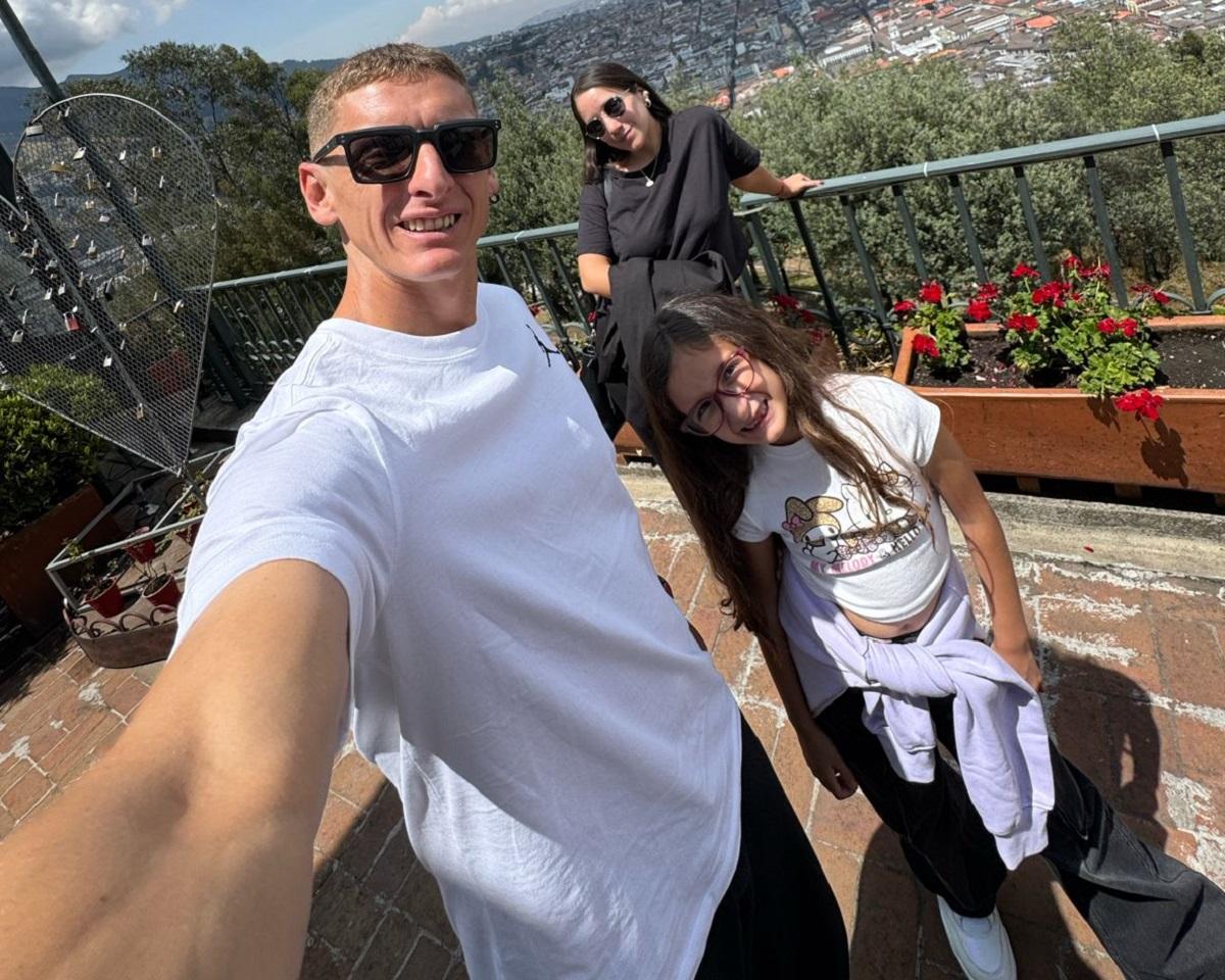 EN FAMILIA. Durante los tiempos libres, Solís disfruta de los paisajes de Ecuador con los suyos.