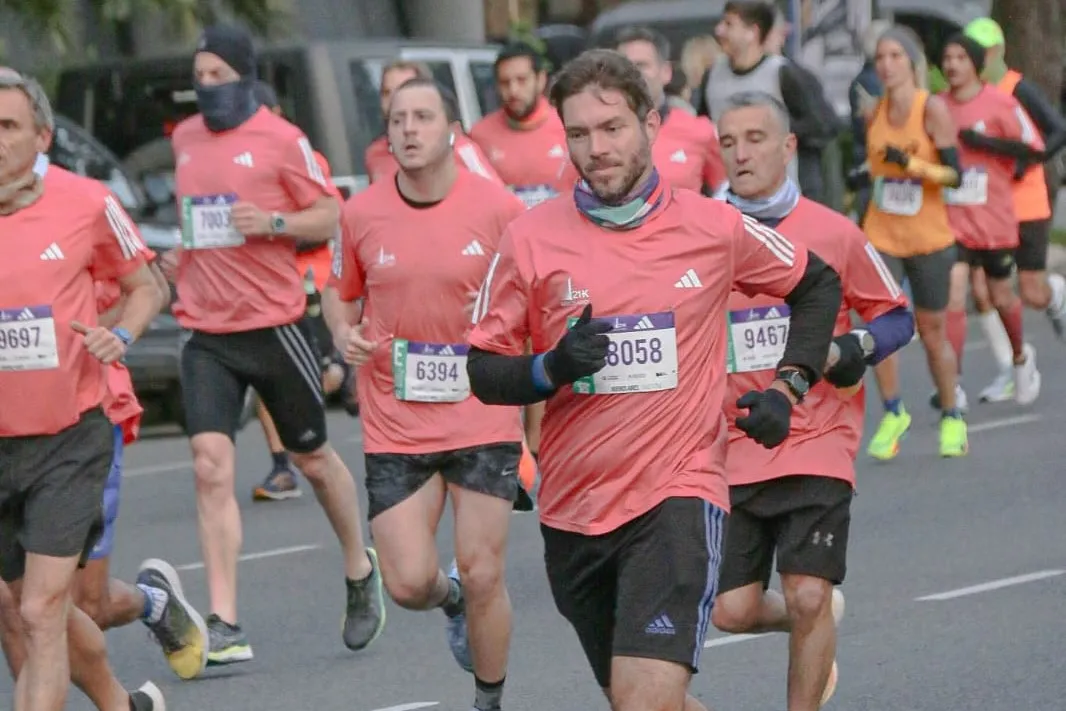 EN BUENOS AIRES. El tucumano corrió en la edición 2024 de la media maratón bonaerense.