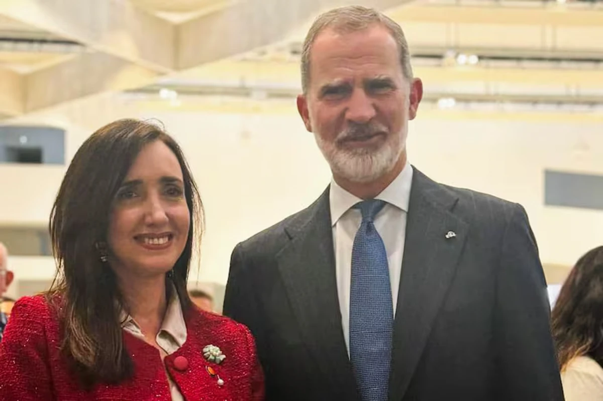 En España, Victoria Villarruel cargó contra el gobierno de Pedro Sánchez y se tomó foto con Felipe VI